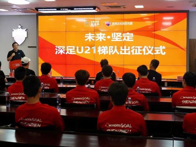 ——你如何评价利物浦现在的状态？滕哈赫：“他们在联赛中排名第一，在英超这样艰难的联赛中，能做到这一点，说明他们表现得非常好。